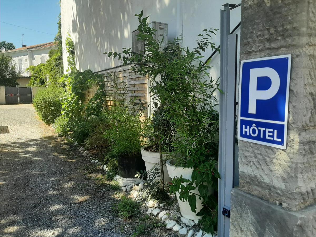 Hotel La Tour Des Fees Quissac  Bagian luar foto