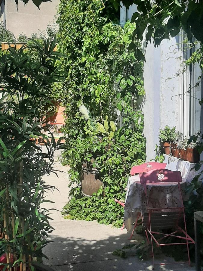 Hotel La Tour Des Fees Quissac  Bagian luar foto