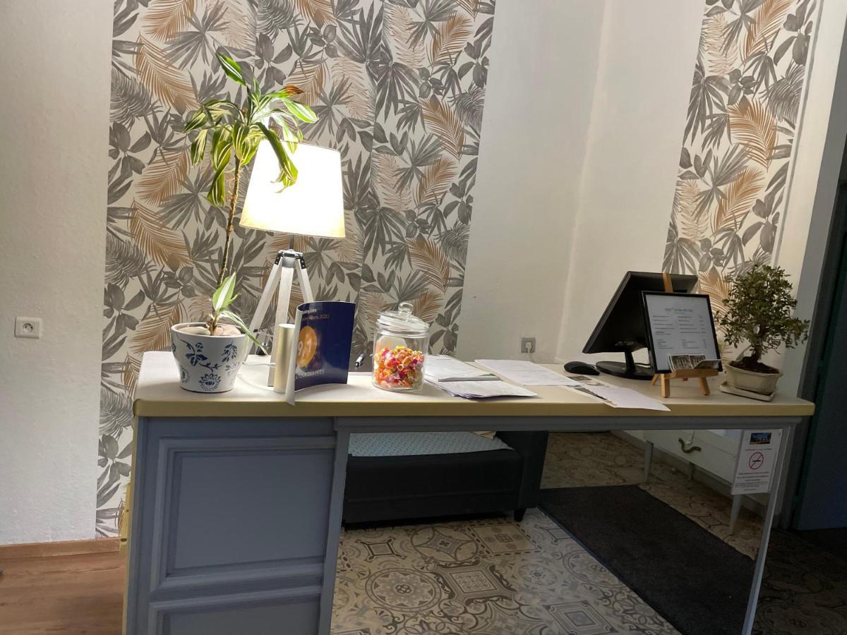 Hotel La Tour Des Fees Quissac  Bagian luar foto