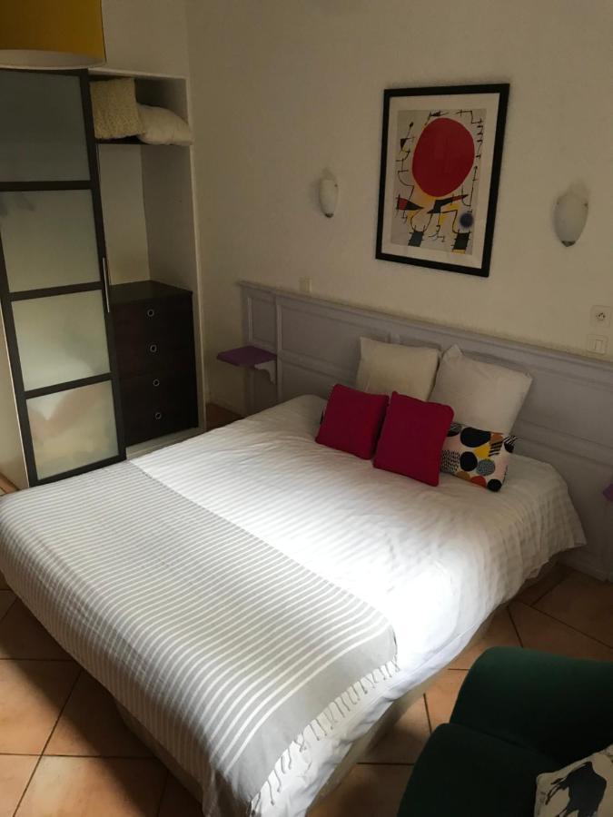 Hotel La Tour Des Fees Quissac  Bagian luar foto