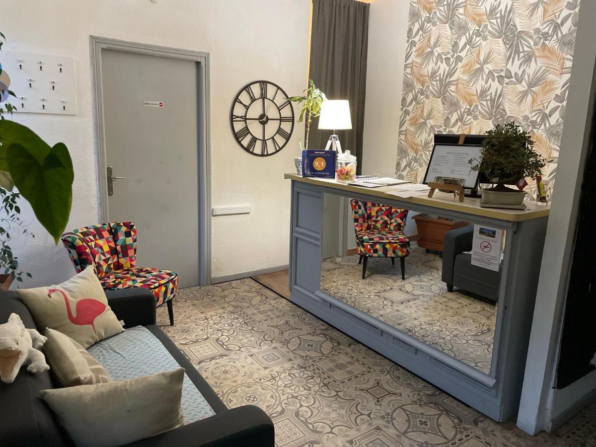 Hotel La Tour Des Fees Quissac  Bagian luar foto