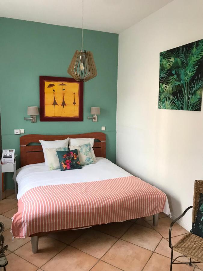 Hotel La Tour Des Fees Quissac  Bagian luar foto