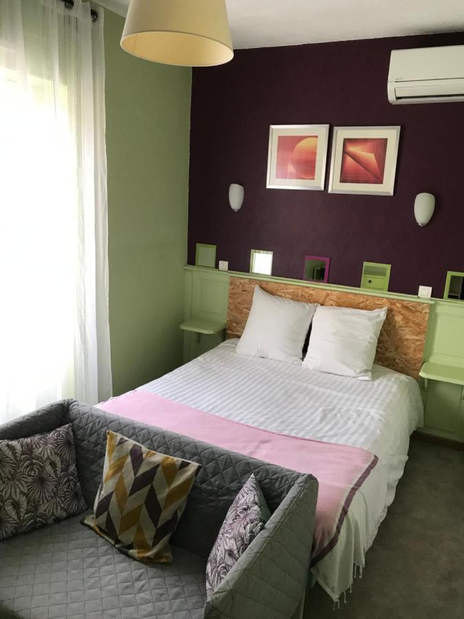 Hotel La Tour Des Fees Quissac  Bagian luar foto