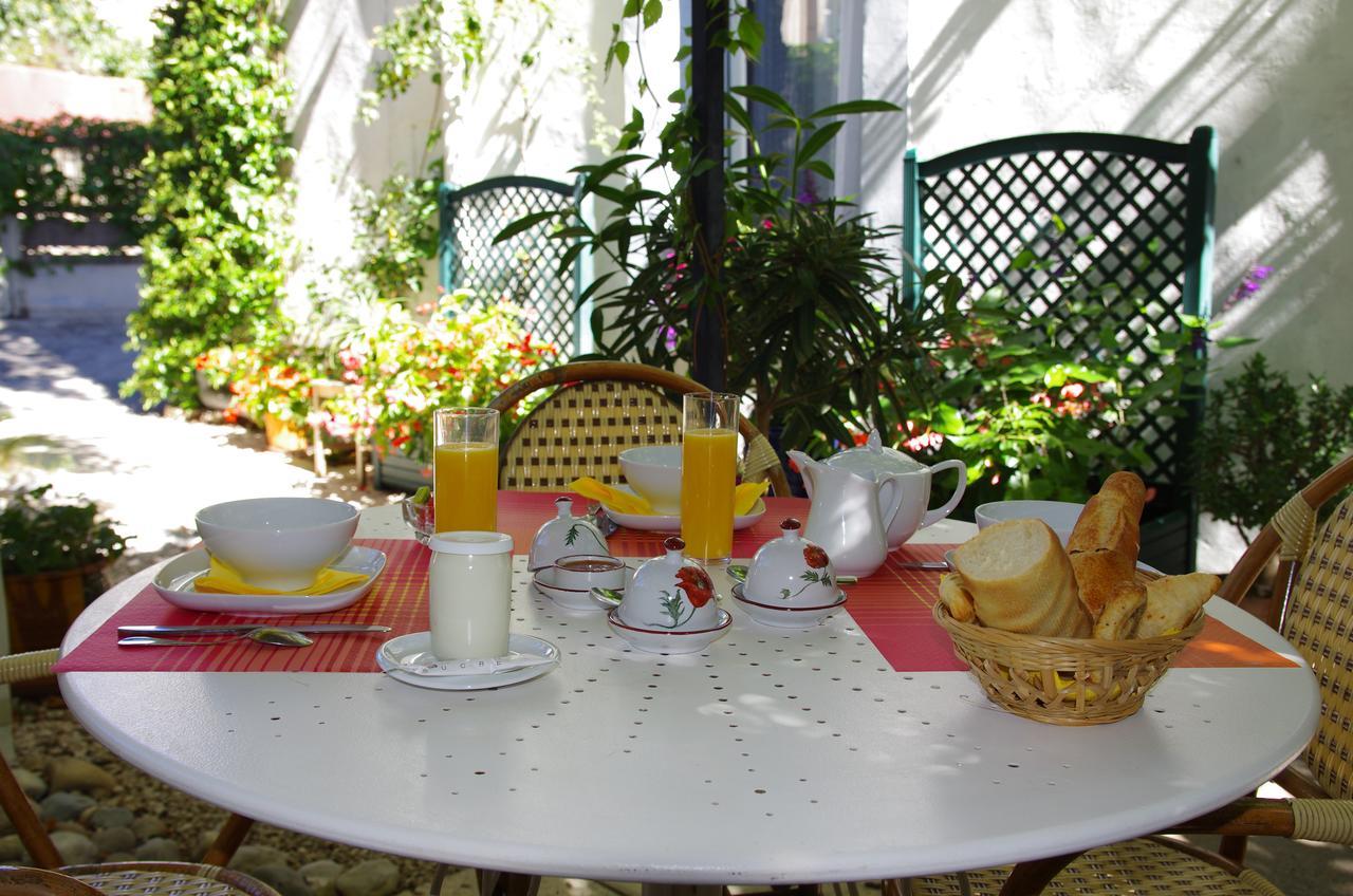 Hotel La Tour Des Fees Quissac  Bagian luar foto